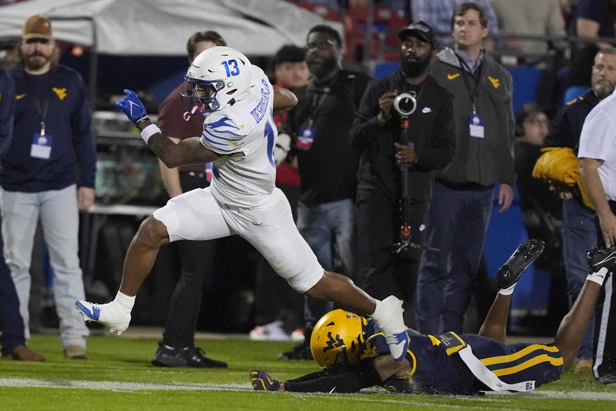No. 25 Memphis slides to a 42-37 Frisco Bowl victory against WVU